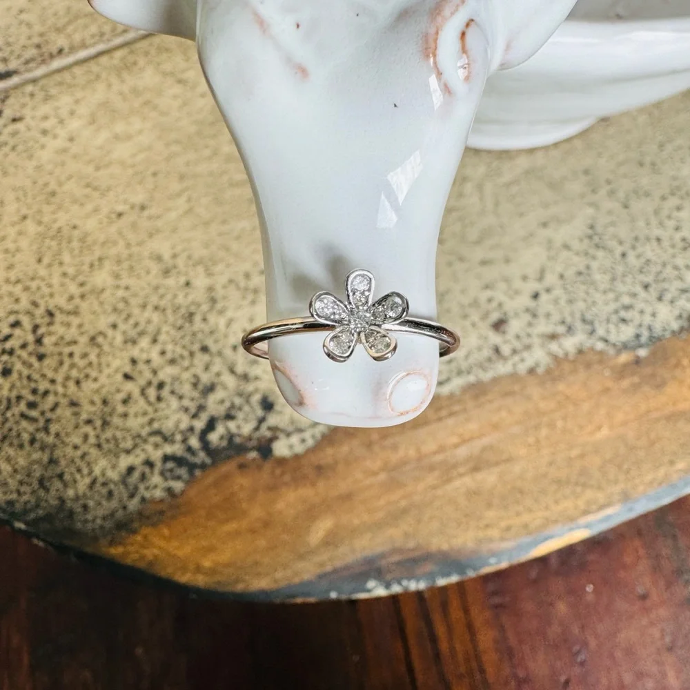 14KWG Diamond Loves Me Daisy Ring